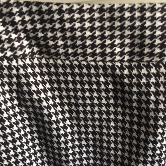 Black houndstooth skirt - Picture 3 of 3